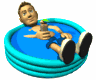 Mann im Pool